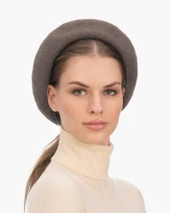Sophie Beret 26 Sophie Beret -Ericjavits Shop FW23 13607 SOPHIE TAUPE TLTD BAK ON HEADcopy