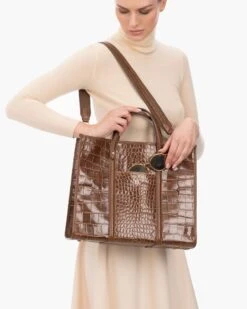 TaTa Tote 23 TaTa Tote -Ericjavits Shop FW23 23395 TATA TOTO TOAST SHLDR STRP W SNGLScopy