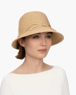 Bow Cloche 21 Bow Cloche -Ericjavits Shop SS23 14071 BOW CLOCHE PEANUT MAIN