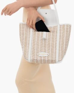 Verona 32 Verona -Ericjavits Shop SS23 23538 VERONA WHITE MIX SHOULDER FLAP UP W PHONE de189b9f 3171 4809 9ed1 a219e981db18