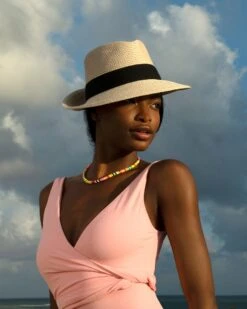 Squishee® Classic Fedora 36 Squishee® Classic Fedora -Ericjavits Shop SS23 TULUM POOL SQ CLASSIC CRM BLK 4copy